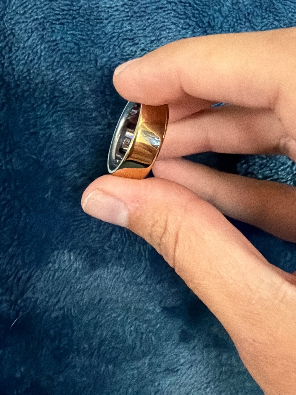 Oura Gold Smart Ring in size 9 Generation 4 - Picture 4 of 8